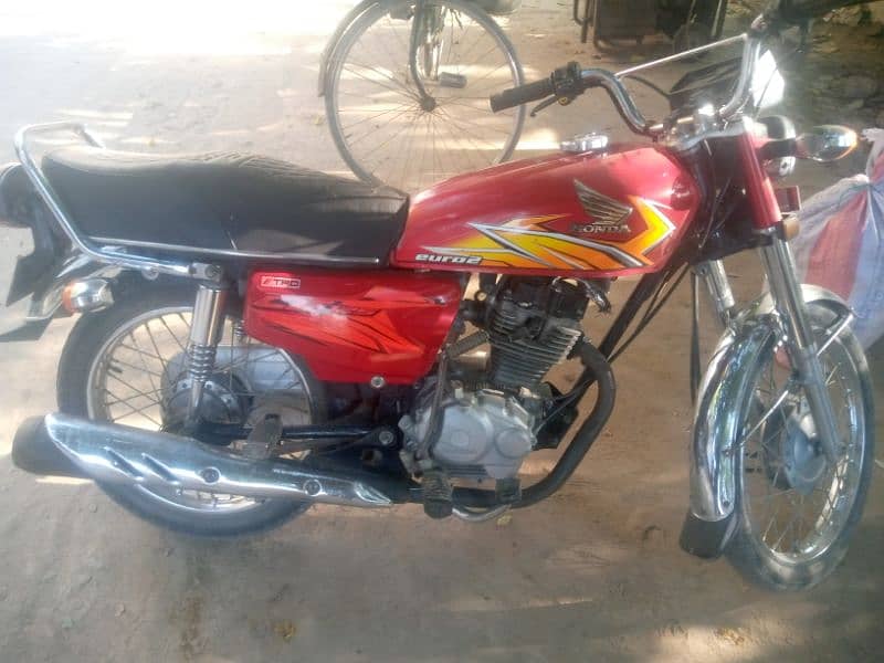 honda 125 sell new condition.   03025875337 3