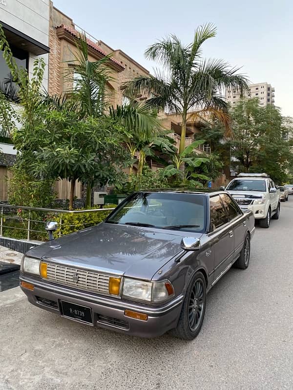 Toyota Crown 1988 0