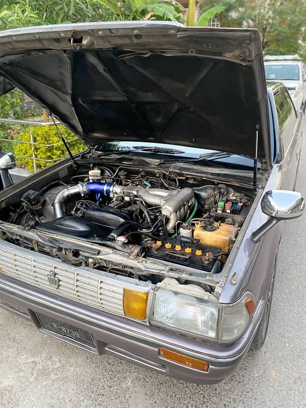 Toyota Crown 1988 18