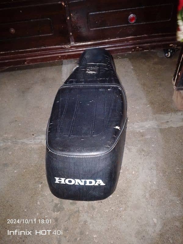 Honda CD 70 seat 1