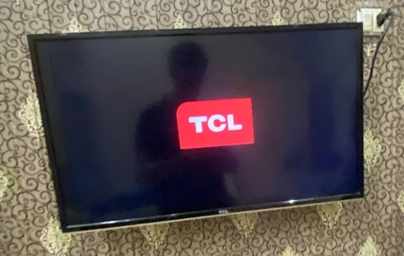 TCL 32’’ inch Android Smart LCD TV 3