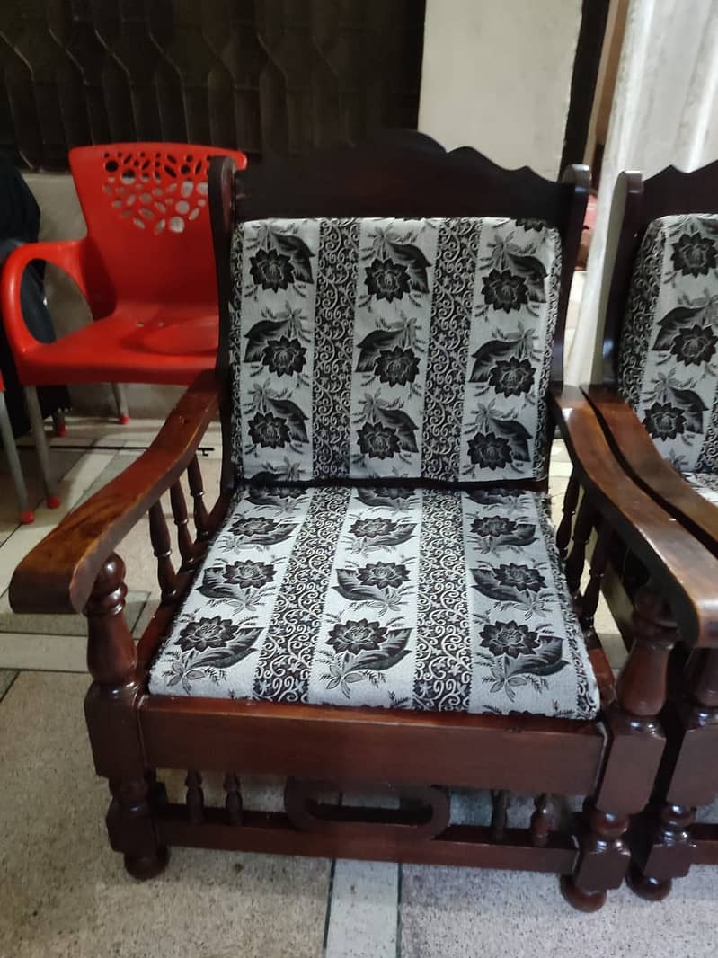 A 3 seater and two 1 seater sofas for sale 3