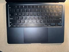 Macbook Air M3 - Almost New - 8 cycles