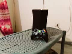 URGENT!!Xbox 360 slim (black) with two controllers and 25 games