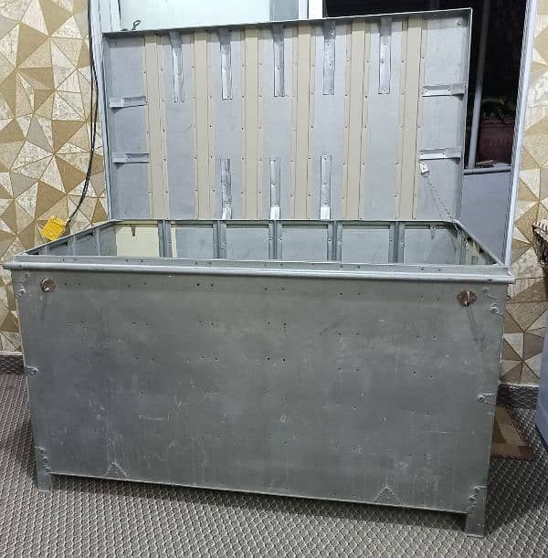 trunk peti storage box in new condition 1