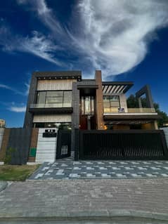 12 Marla Luxury Corner Designer House For Sale in Bahria Town Lahore