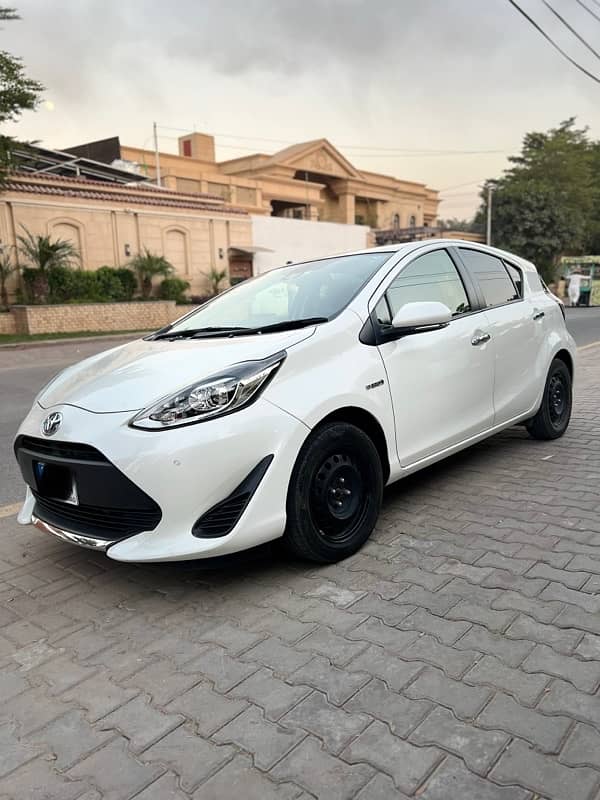 Toyota Aqua 2020 PEARL WHITE 1