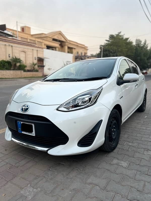 Toyota Aqua 2020 PEARL WHITE 4