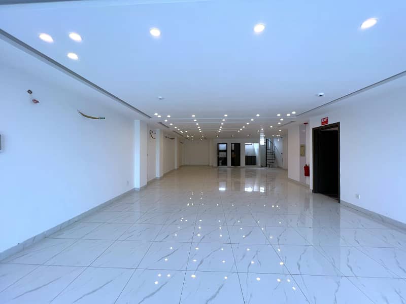 "Prime 8 Marla Plaza for Rent: 7th Floor with Basement on 100 Feet Road, DHA Phase 8 Block R 4