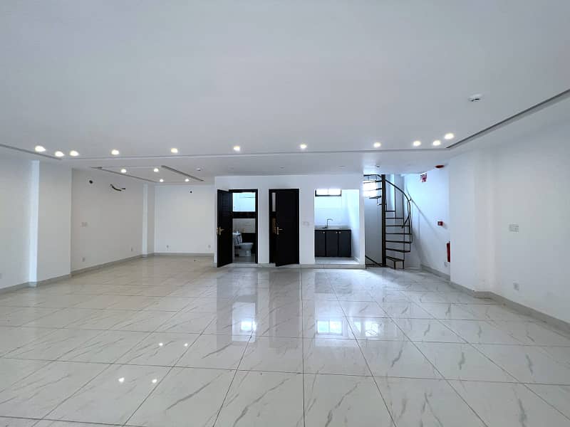 "Prime 8 Marla Plaza for Rent: 7th Floor with Basement on 100 Feet Road, DHA Phase 8 Block R 5