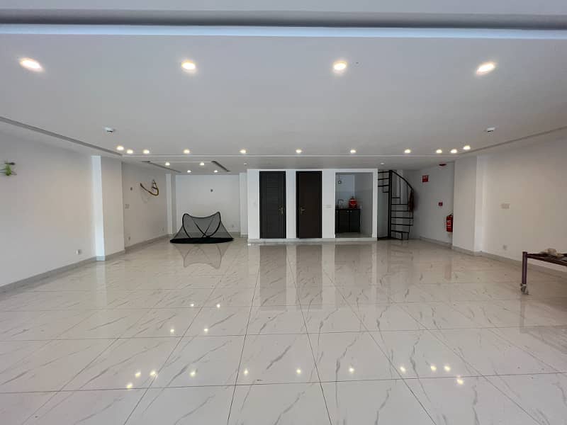 "Prime 8 Marla Plaza for Rent: 7th Floor with Basement on 100 Feet Road, DHA Phase 8 Block R 8