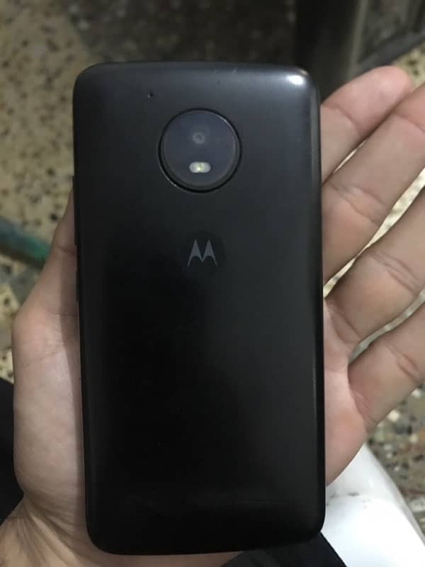 Moto E4 1