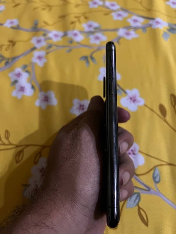 IPhone X 64 GB  (PTA Approved) 3