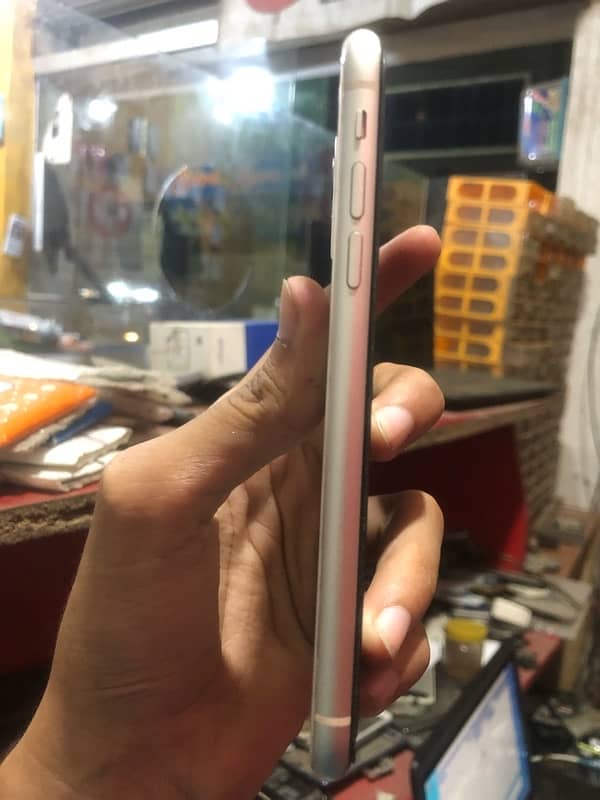 Iphone11 white colour 4