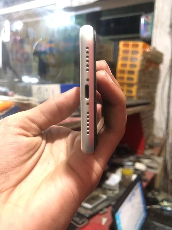 Iphone11 white colour 7