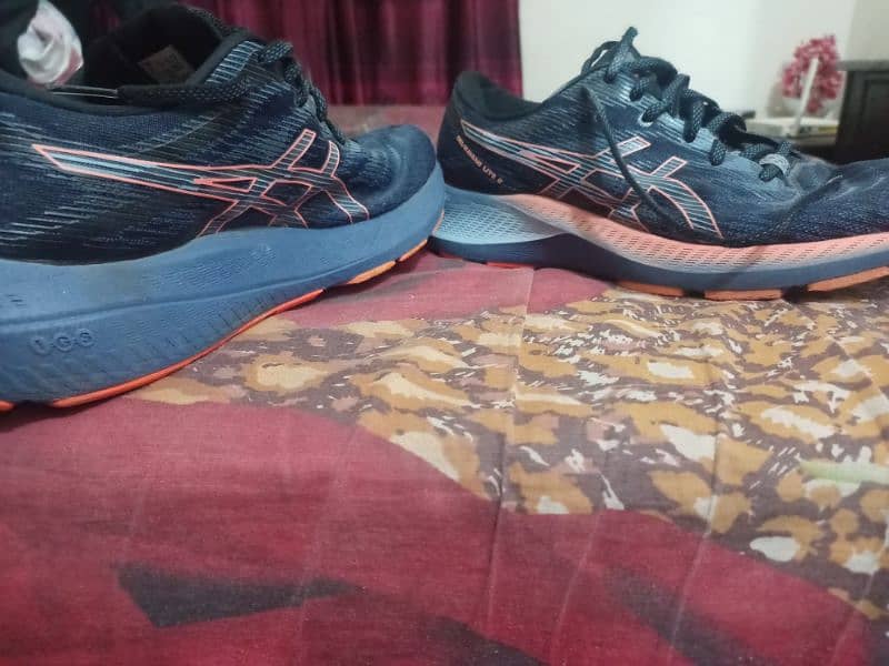 Asics Shoes size 9 5