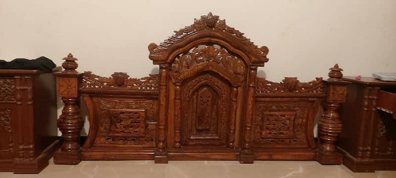 chiniot crown bed pure sheesham with 2 side tables 1