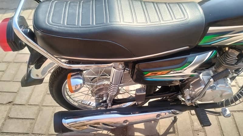 Honda CG 125 all documents available only 5800 kilometres us 4