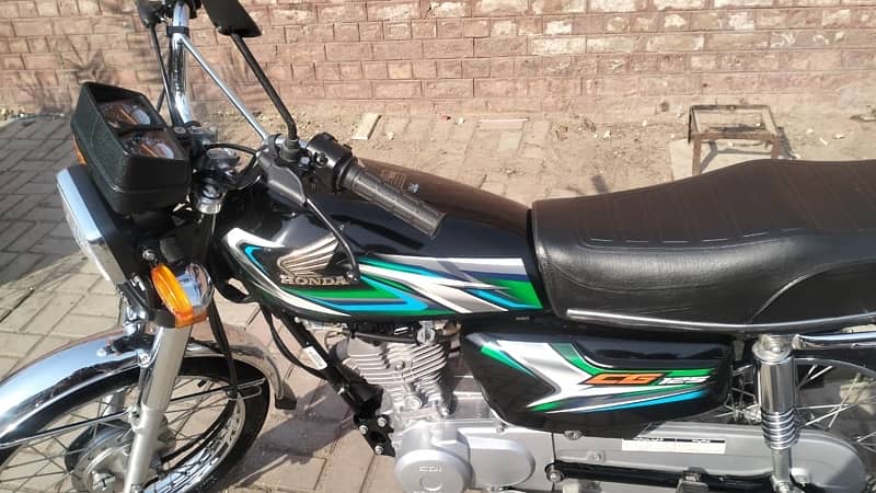 Honda CG 125 all documents available only 5800 kilometres us 16