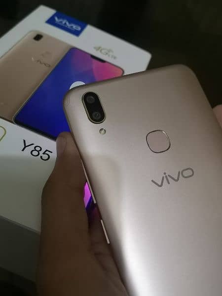 Vivo y85 4/64 with full box 1