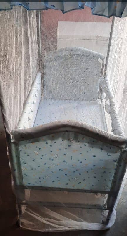 untouched baby cot 0