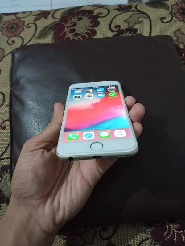 iPhone 6 64gb approved for urgent sale 4