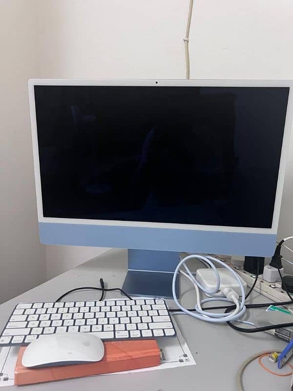 Imac M3 24", 8/256 (8C 10C) Almost Brand New 2