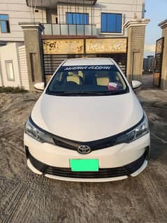 Toyota Corolla GLI 2018 color white for sale