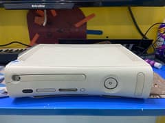 xbox 360 white with 2 wireless controller