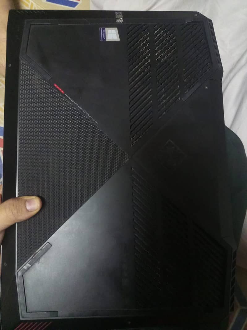 Hp omen 15 in new condition 4