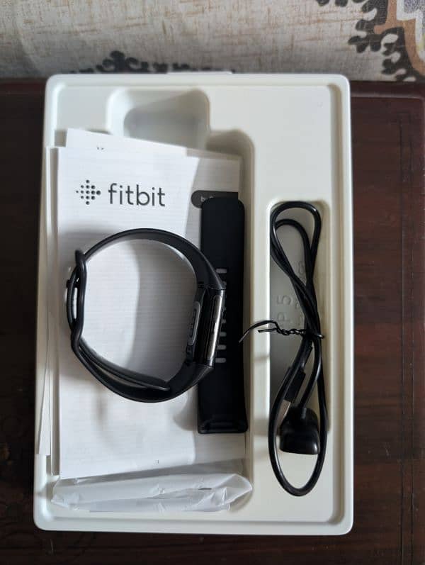 Fitbit Charge 6 almost new 0