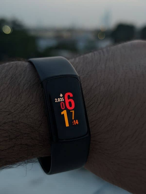 Fitbit Charge 6 almost new 1