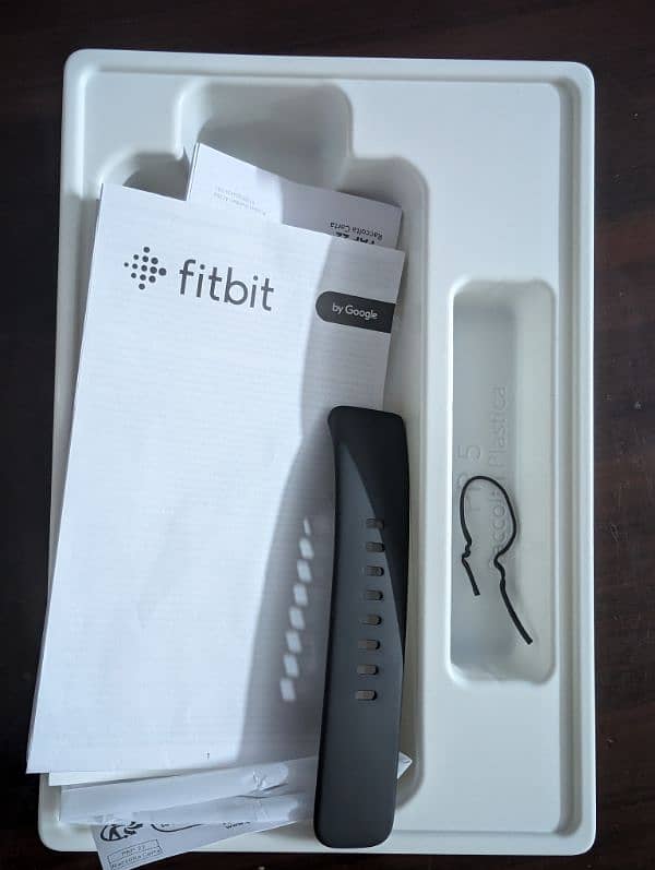 Fitbit Charge 6 almost new 4