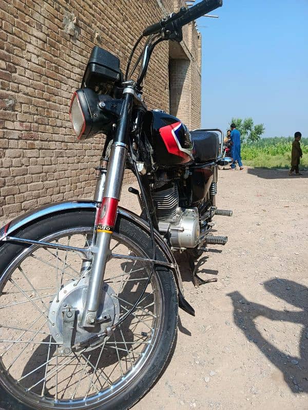 Honda CG 125. Peshawar registered 4