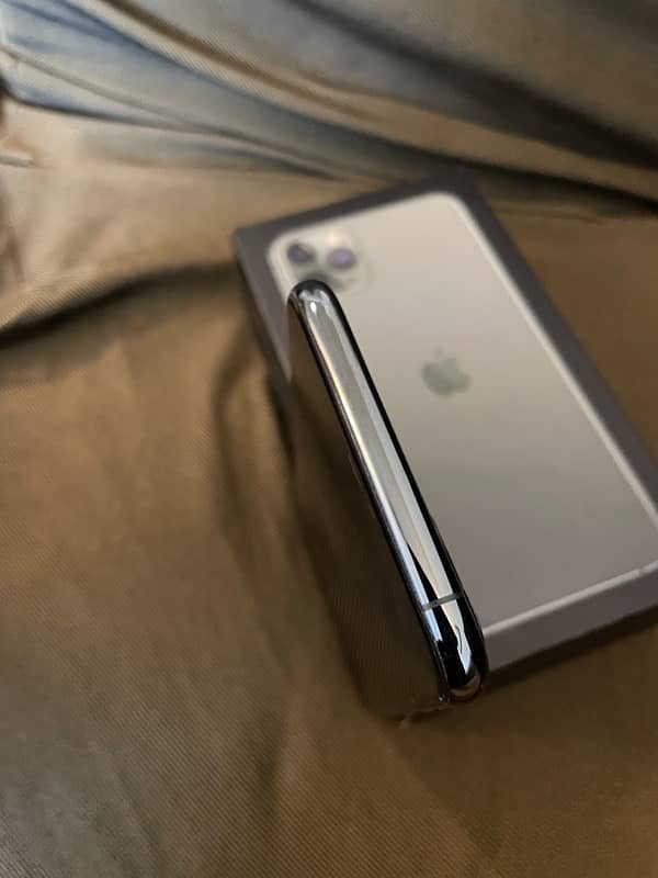 IPHONE 11 PRO MAX 10/10 condition PTA approved 1