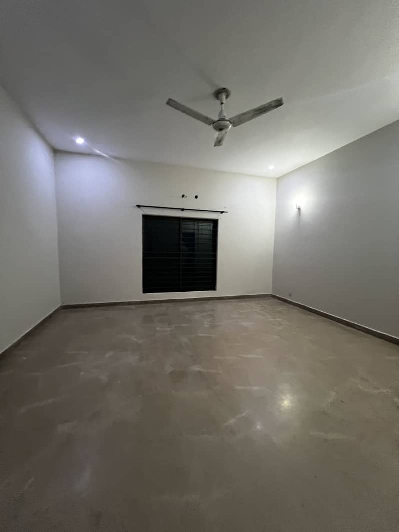 10 MARLA UPPER PORTION AVAILABLE FOR RENT IN TARIQ GARDEN 0