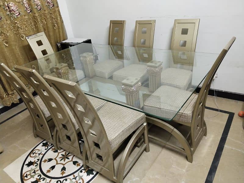 Dinning table 0