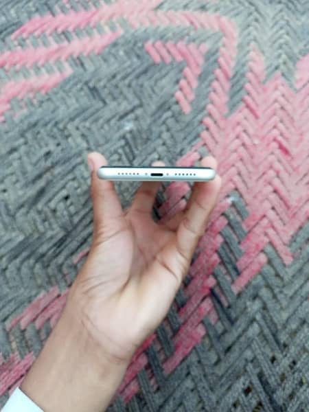 IPhone 11 non pta 128gb white colour 4