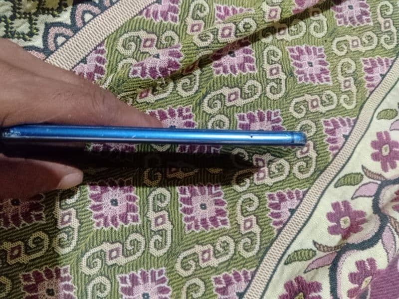 honor 3  gb 32 gb all ok hi bass back galls barek or volume batn nhi h 2