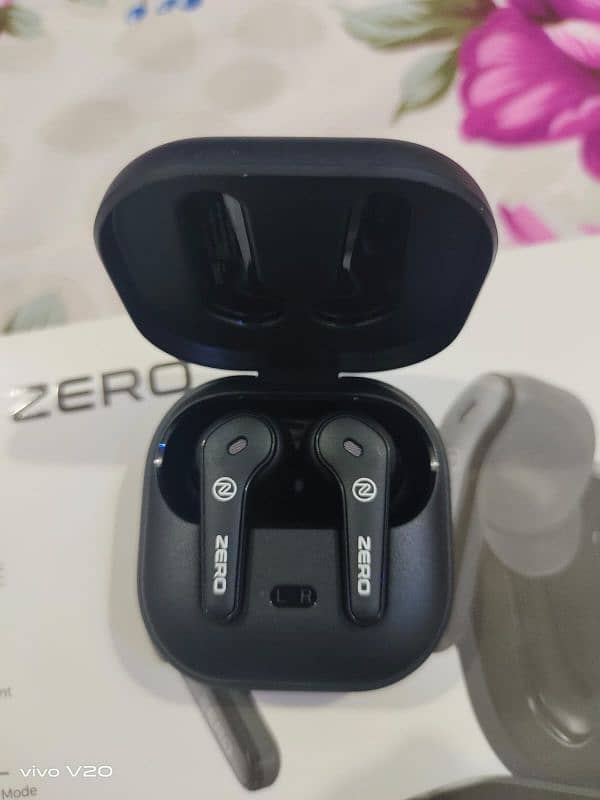 Zero life style flash earbirds best sound quality  brand new 1