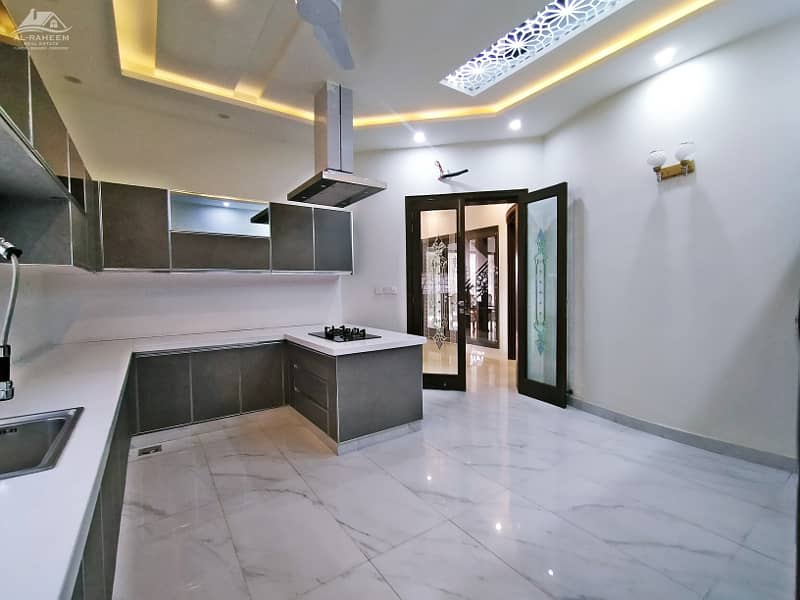 1 Kanal Modern Design Top Notched Prime Location House For Rent 11