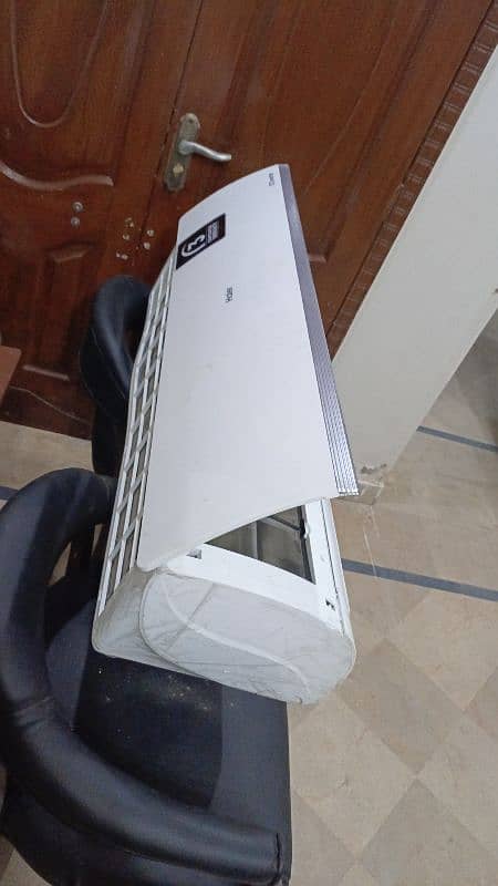 Haier 1.5 Ton inverter AC heat n cool Almost Brand new. 2 months used 2