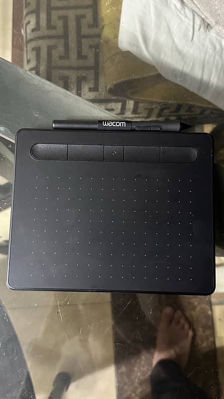 Wacom Intuos Small (box open) 1