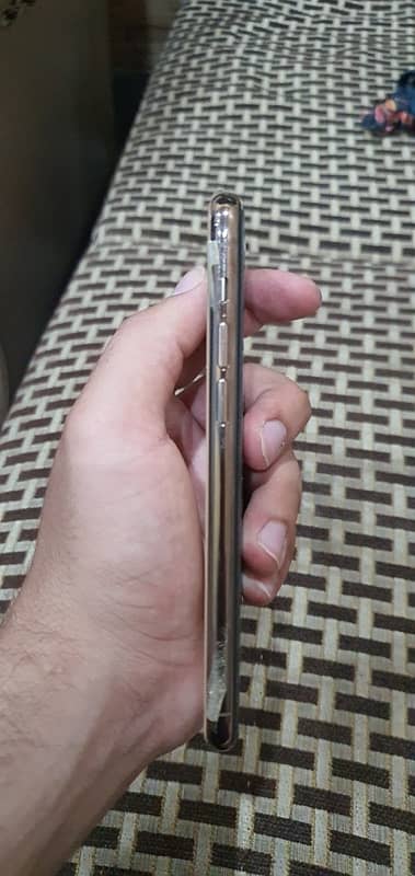 I phone 11 pro 64Gb Non PTA 2