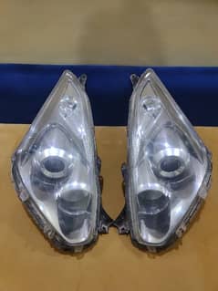 Toyota Wish 2007 Head lights in Best Conditions