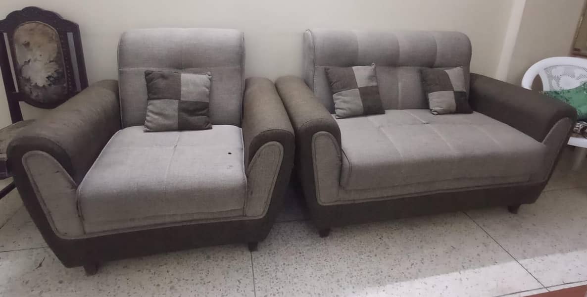 “7 Seat Affordable Luxury: Beautiful Sofa Set Available!” 0