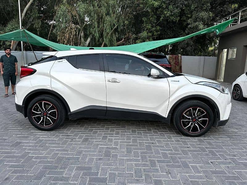 Toyota C-HR 2017 1