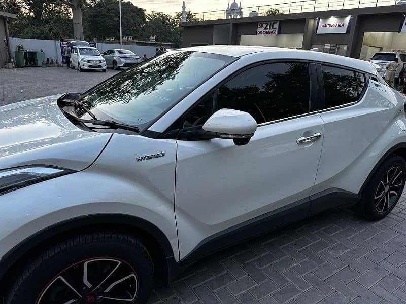 Toyota C-HR 2017 4