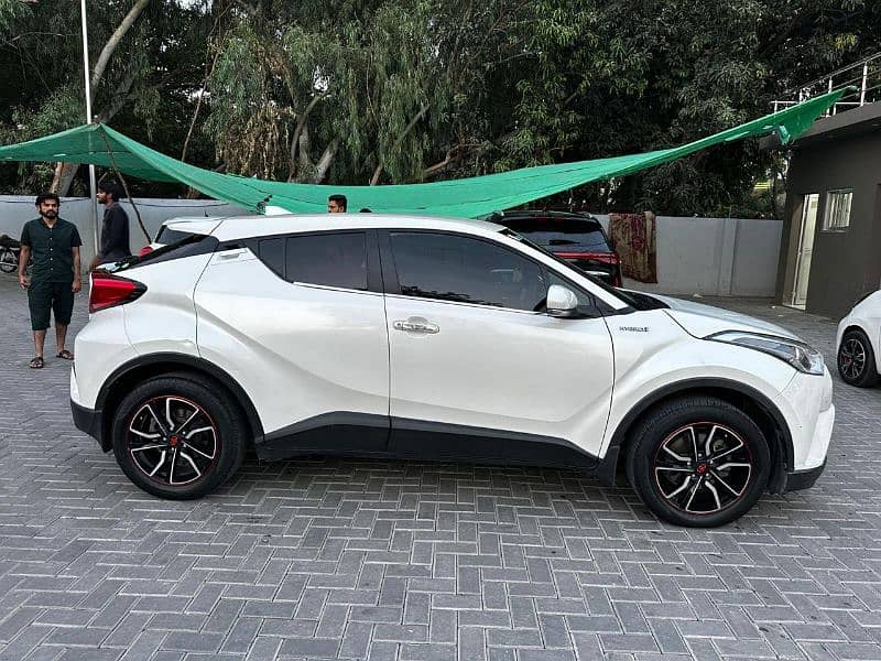 Toyota C-HR 2017 11