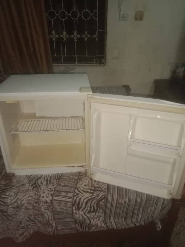 HAIER MINI FRIDGE FOR SALE 3